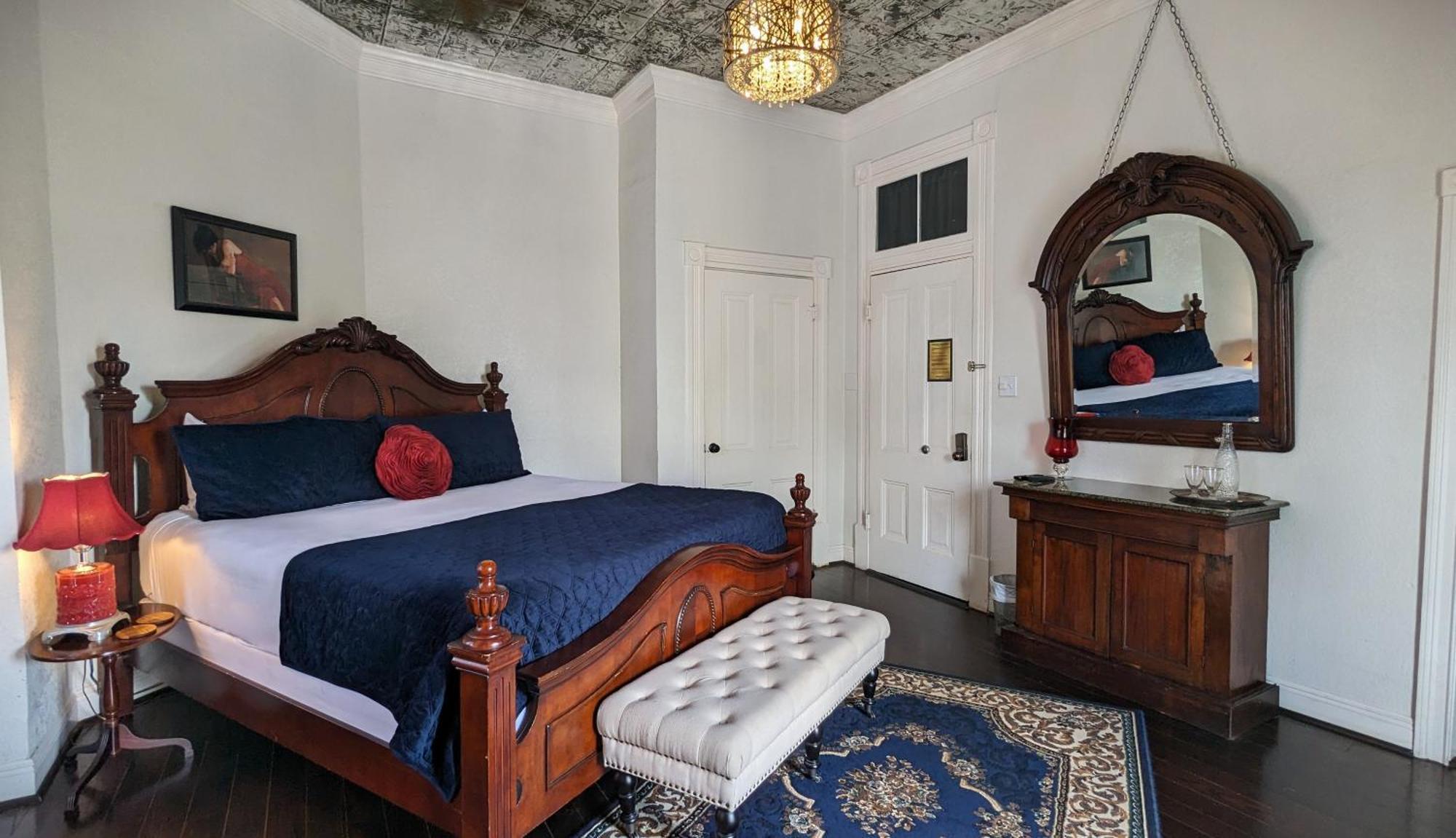 The 1890 Freeman House Hotel Galveston Room photo