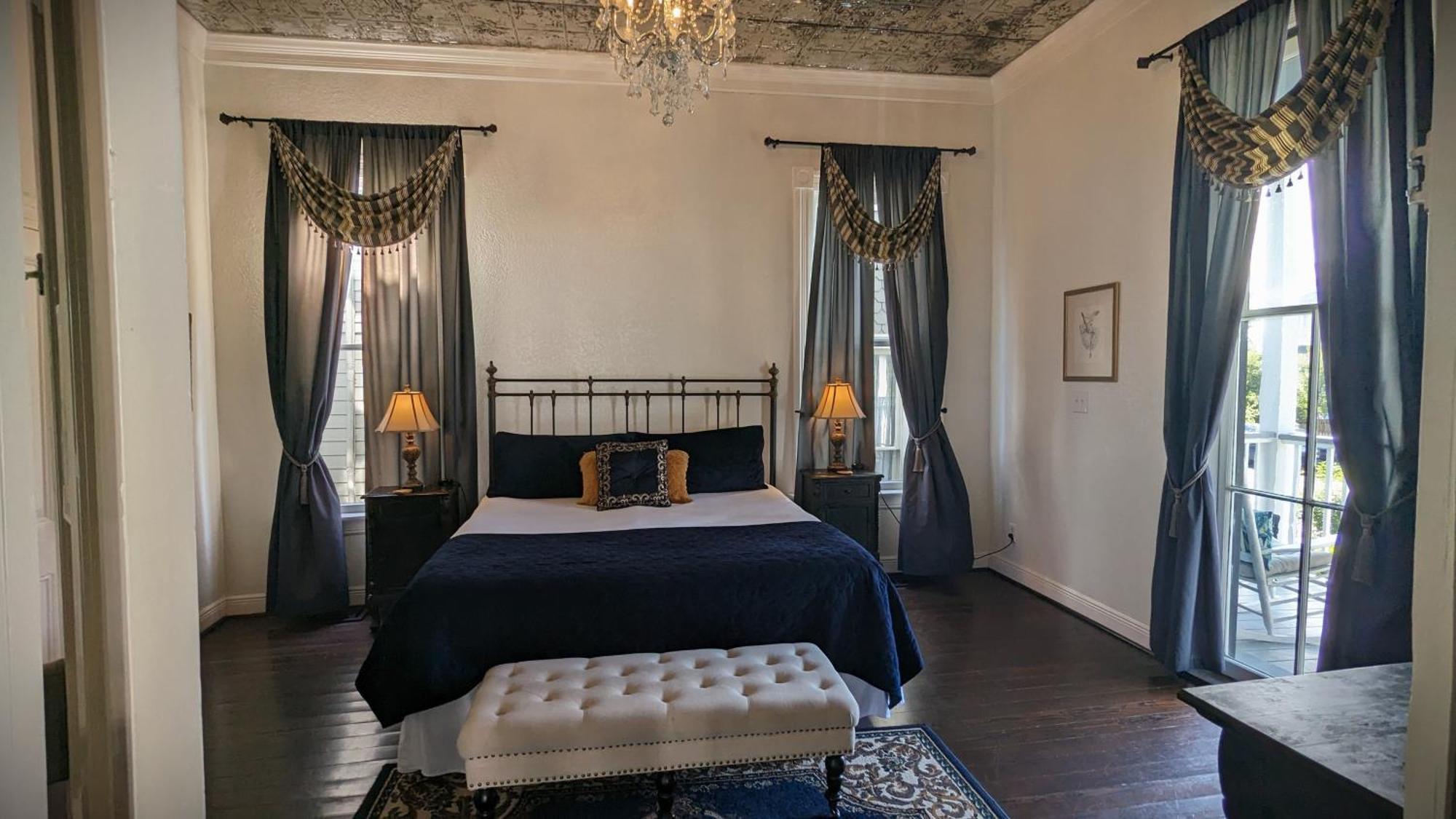The 1890 Freeman House Hotel Galveston Room photo
